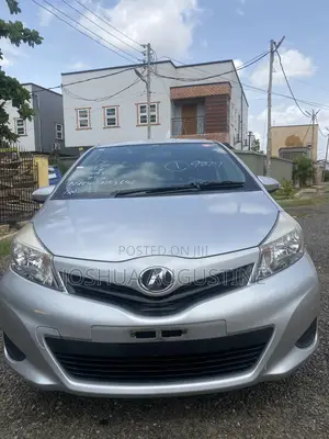 Toyota Vitz 2014 Silver