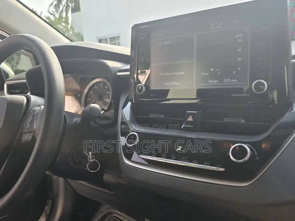 Toyota Corolla LE 2022 Silver