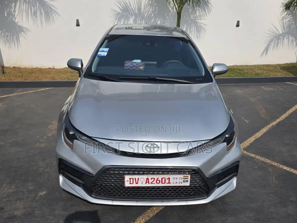 Toyota Corolla LE 2022 Silver