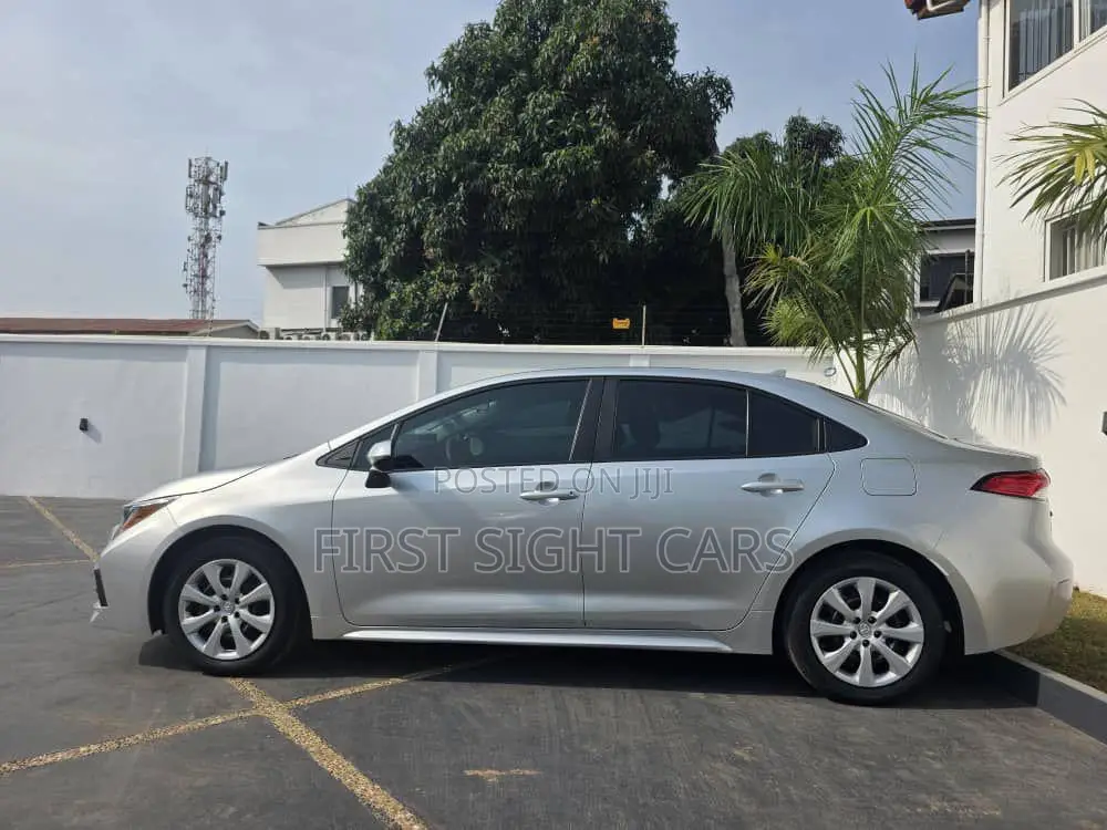 Toyota Corolla LE 2022 Silver