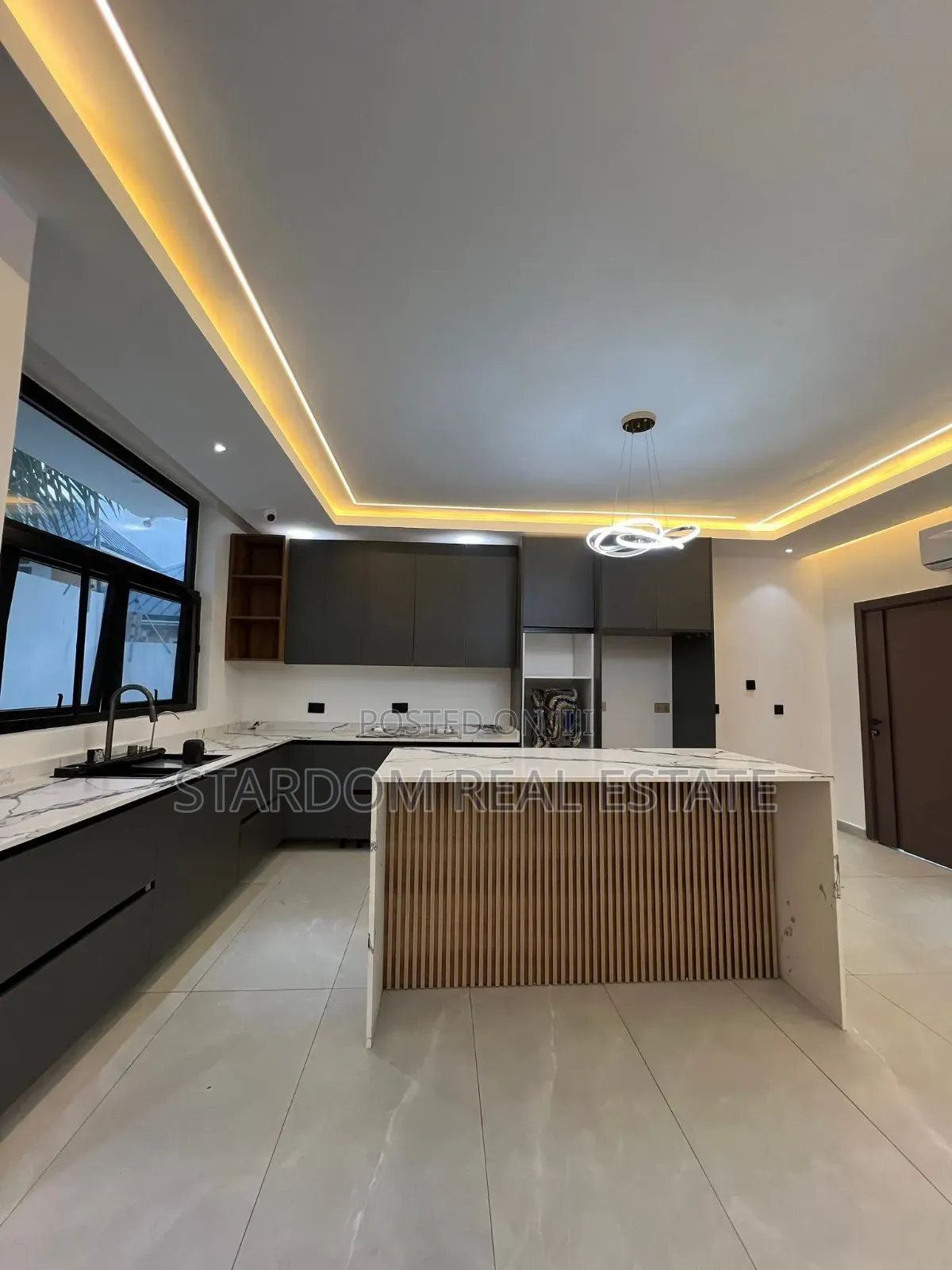 4bdrm Duplex in Adjiringanor, Ability for sale