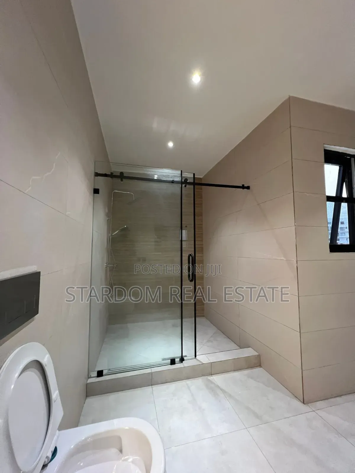 4bdrm Duplex in Adjiringanor, Ability for sale