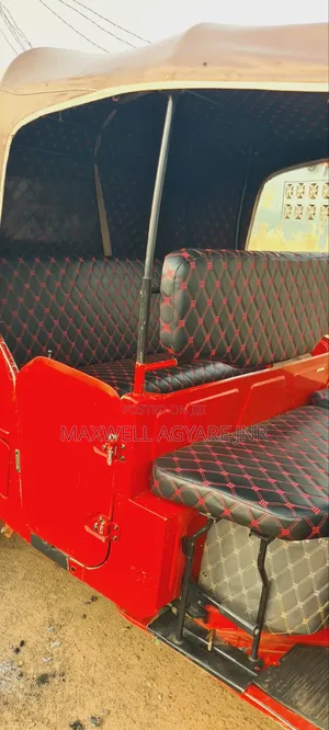 Bajaj RE 2025 Red