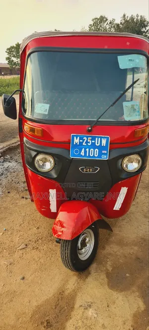 Bajaj RE 2025 Red