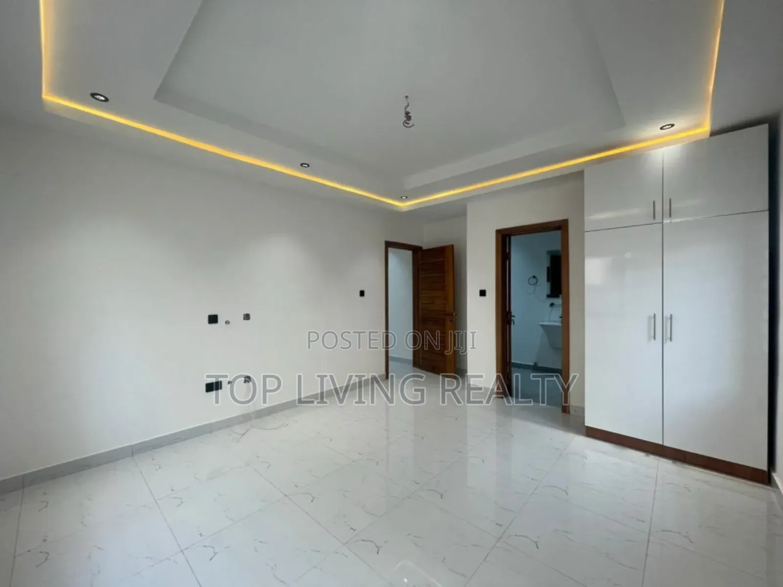 3bdrm Bungalow in Ayi Mensa, Oyarifa for sale