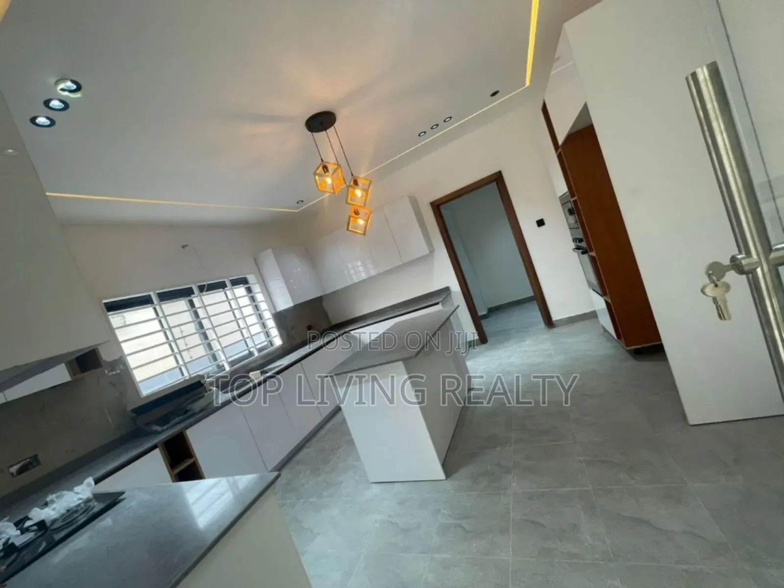 3bdrm Bungalow in Ayi Mensa, Oyarifa for sale