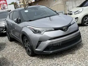 Toyota C-HR XLE FWD Sport Utility (2.0L 4cyl 2AM) 2018 Gray