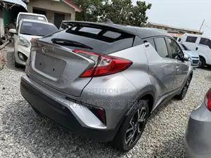 Toyota C-HR XLE FWD Sport Utility (2.0L 4cyl 2AM) 2018 Gray