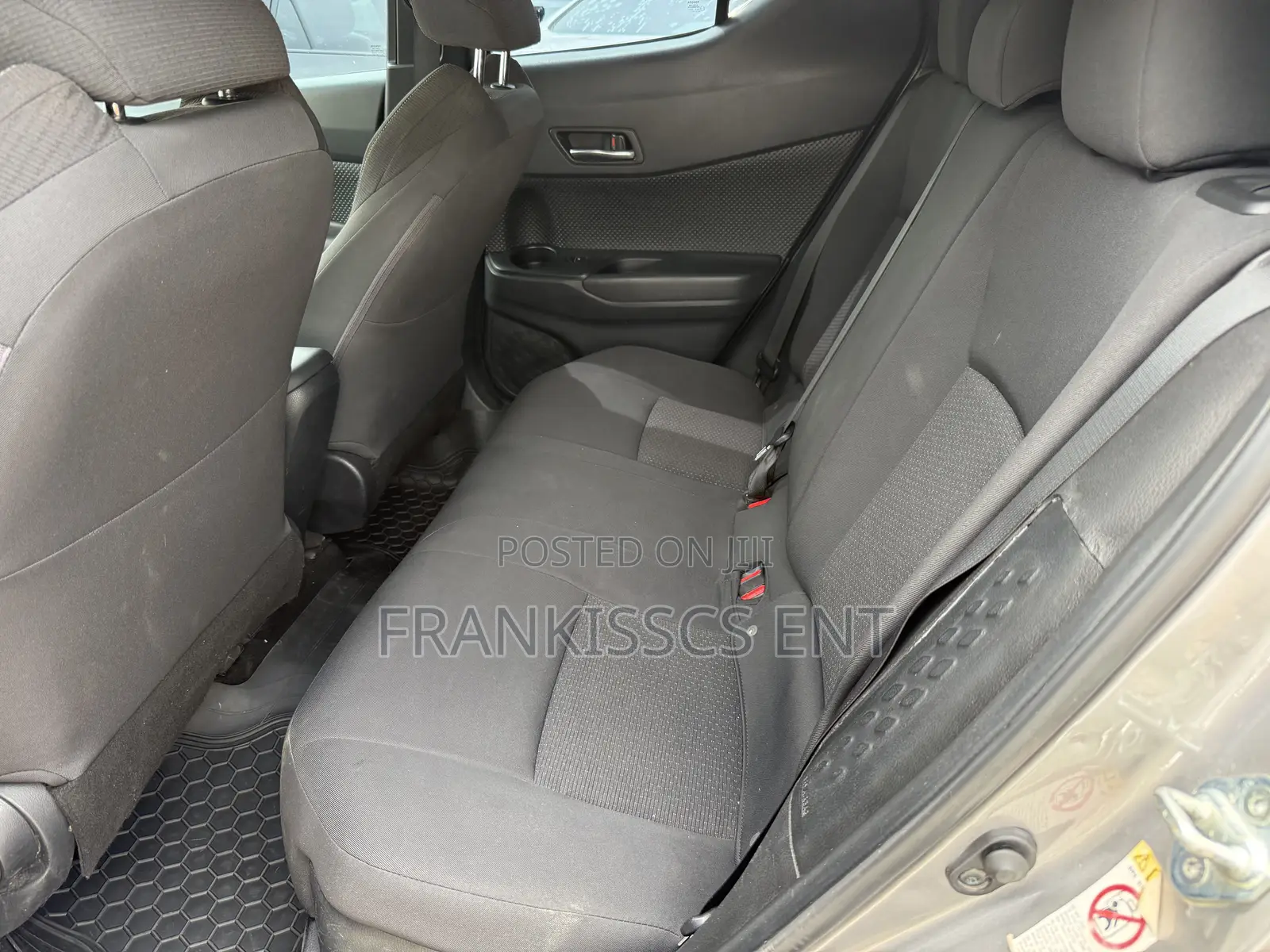 Toyota C-HR XLE FWD Sport Utility (2.0L 4cyl 2AM) 2018 Gray