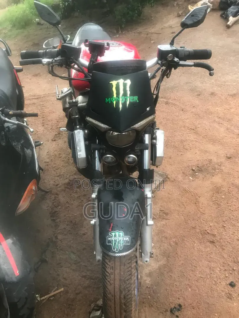 Honda VFR 700F 2021 Red