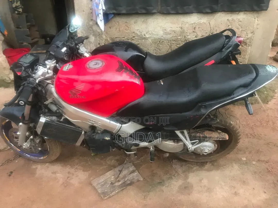 Honda VFR 700F 2021 Red