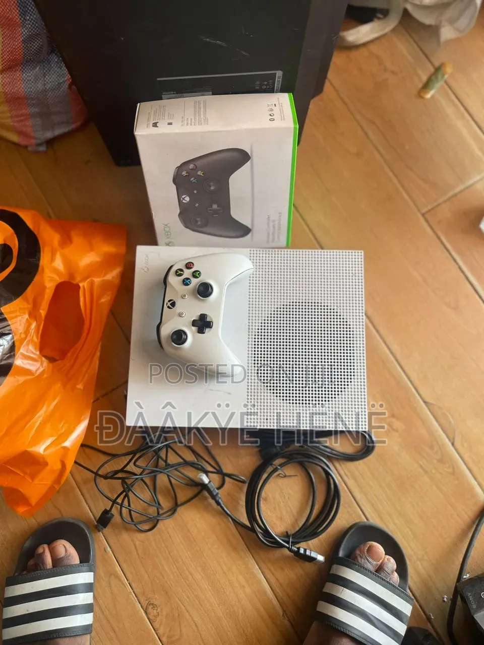 Microsoft Xbox One S 16games on Top Plus One Controller