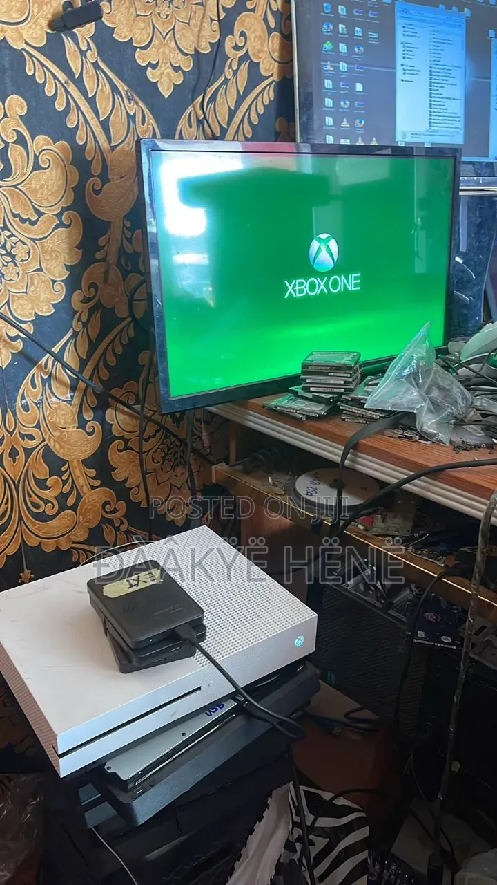Microsoft Xbox One S 16games on Top Plus One Controller
