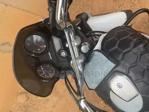 Bajaj Boxer 125 2025 White