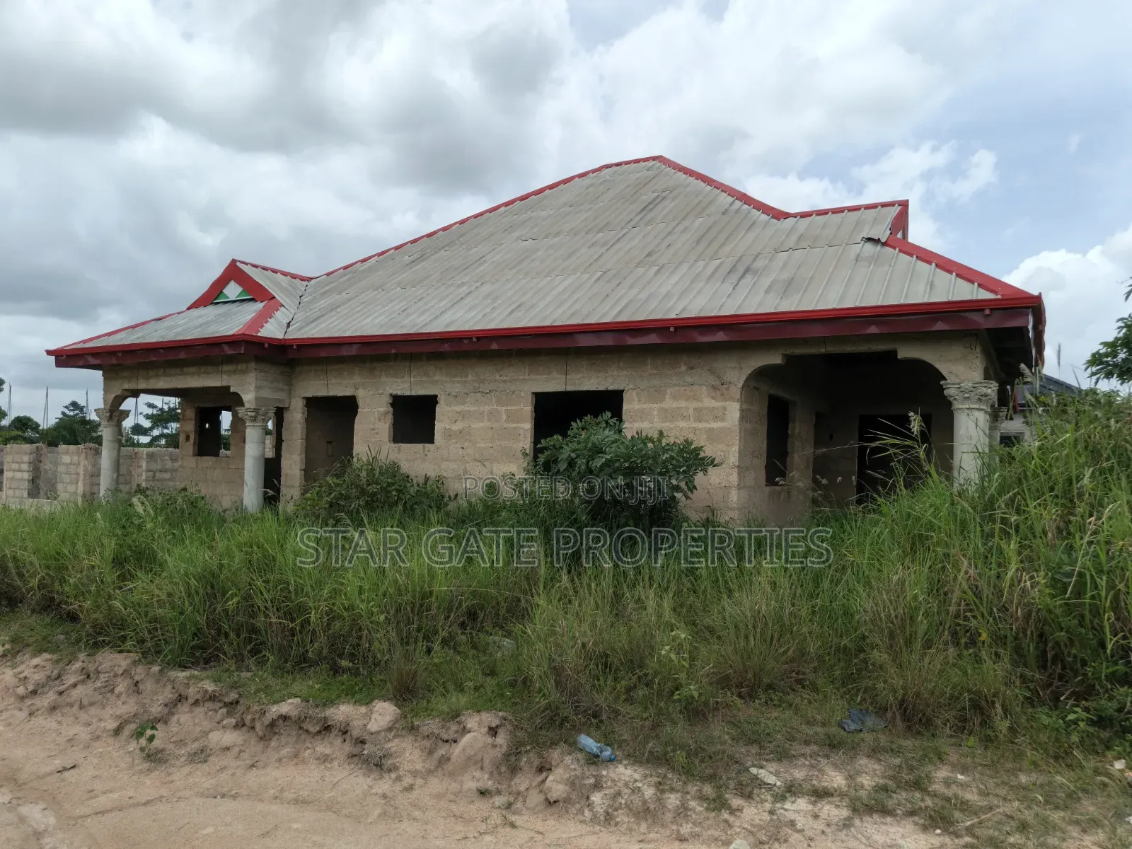 4bdrm House in Adesina, Near, Kumasi Metropolitan for sale