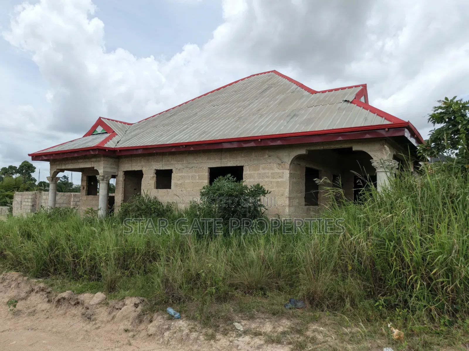 4bdrm House in Adesina, Near, Kumasi Metropolitan for sale