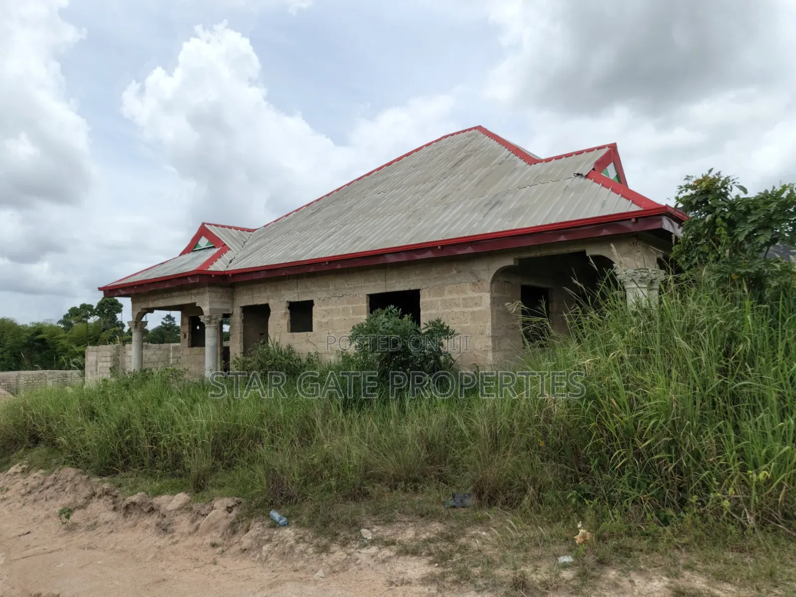 4bdrm House in Adesina, Near, Kumasi Metropolitan for sale