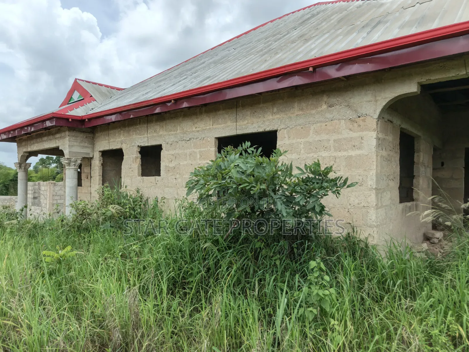 4bdrm House in Adesina, Near, Kumasi Metropolitan for sale