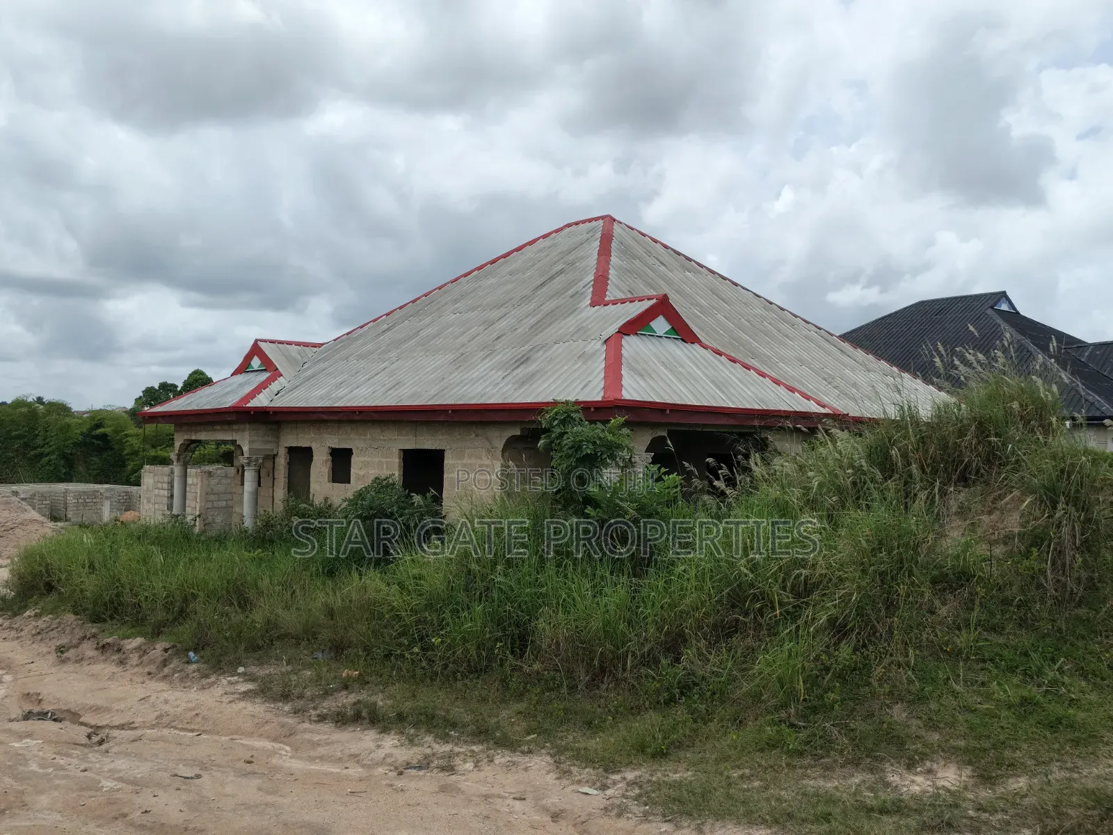4bdrm House in Adesina, Near, Kumasi Metropolitan for sale