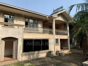 12bdrm House in East Airport, Accra Metropolitan for sale