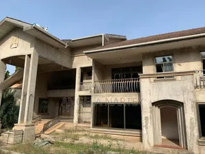12bdrm House in East Airport, Accra Metropolitan for sale