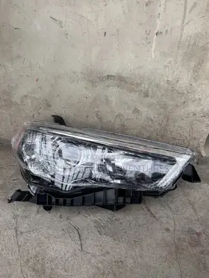 Toyota 4runner 2017 Headlight Pair
