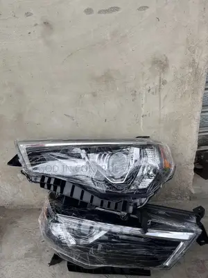Toyota 4runner 2017 Headlight Pair