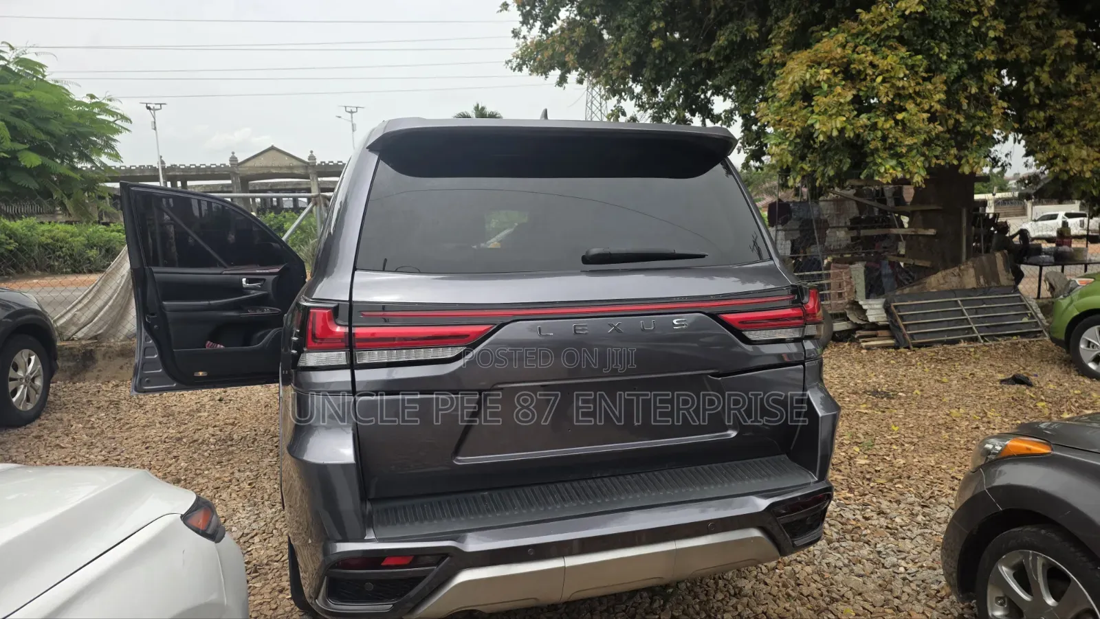 Lexus LX 570 (5 seats) AWD 2015 Gray