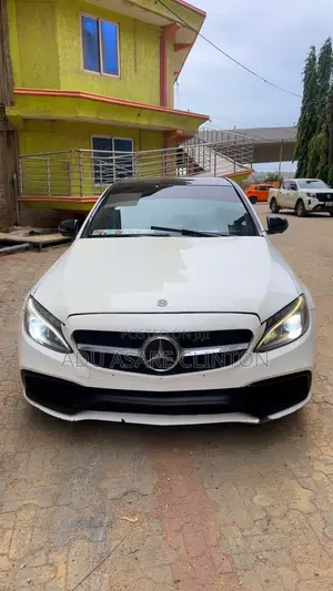 Mercedes-Benz C300 2018 White