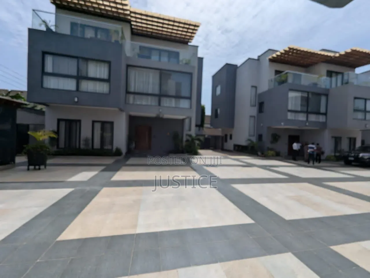 Furnished 5bdrm Townhouse / Terrace in Airport West for rent