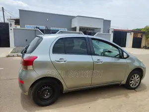 Toyota Vitz 1.3 AWD 5dr 2010 Gray