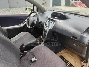 Toyota Vitz 1.3 AWD 5dr 2010 Gray