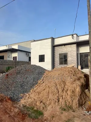 2bdrm House in Lake Side Estate for sale