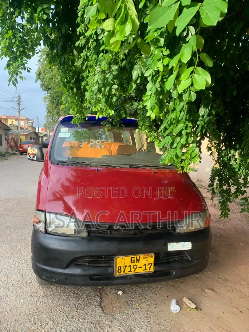 Toyota HiAce 2010 Red