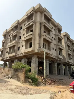 3bdrm Apartment in Sowutuom, Sowutwuom for sale