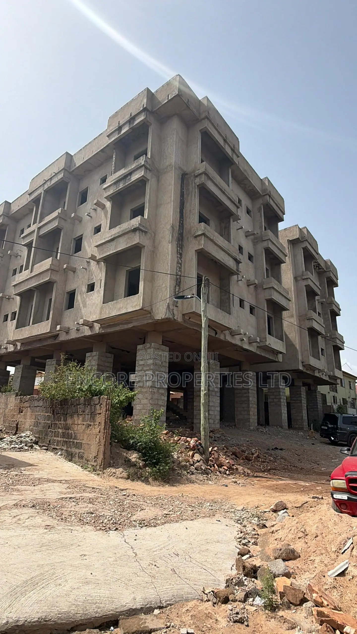 3bdrm Apartment in Sowutuom, Sowutwuom for sale