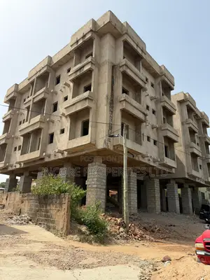 3bdrm Apartment in Sowutuom, Sowutwuom for sale