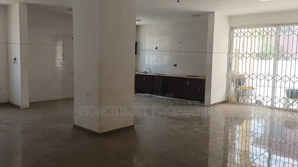 4bdrm House in Tema Community 25 for sale