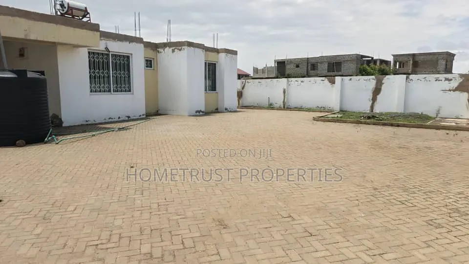 4bdrm House in Tema Community 25 for sale