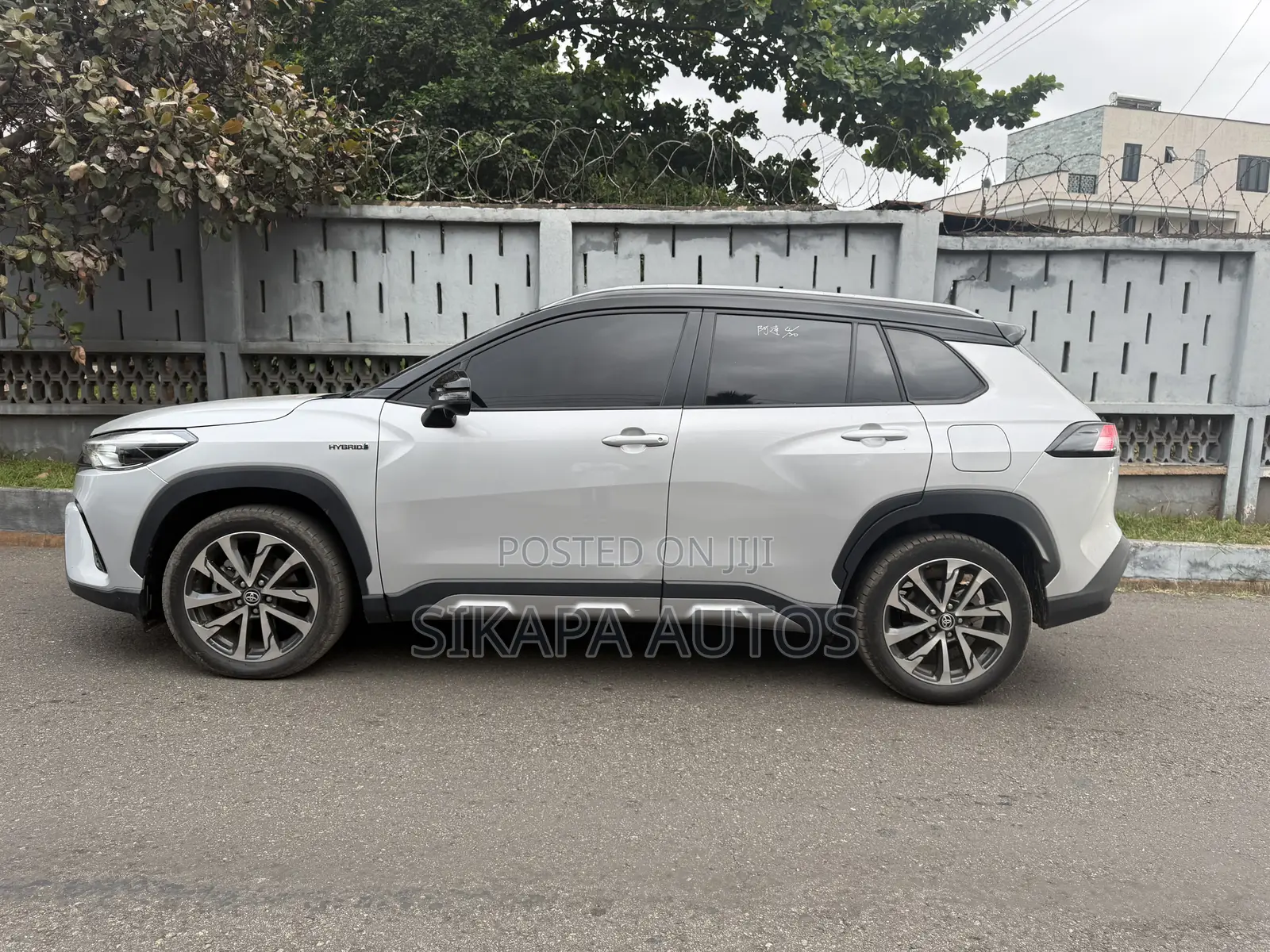 Toyota Corolla Cross Hybrid XSE AWD 2025 Silver