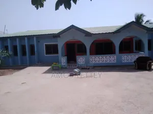 4bdrm House in Self Huge Compound., Amasaman for rent