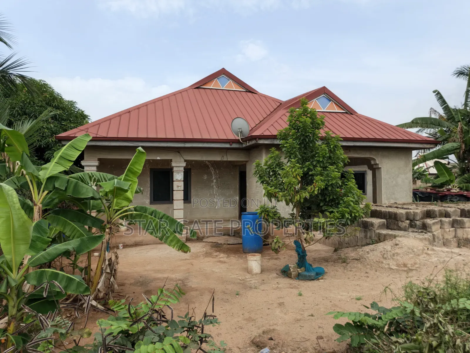 5bdrm House in Adankwaame, Kumasi Metropolitan for sale