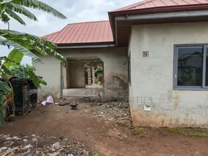 5bdrm House in Adankwaame, Kumasi Metropolitan for sale