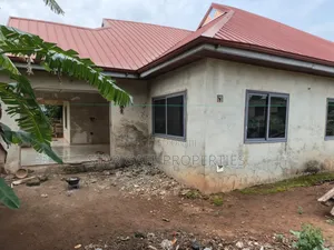 5bdrm House in Adankwaame, Kumasi Metropolitan for sale