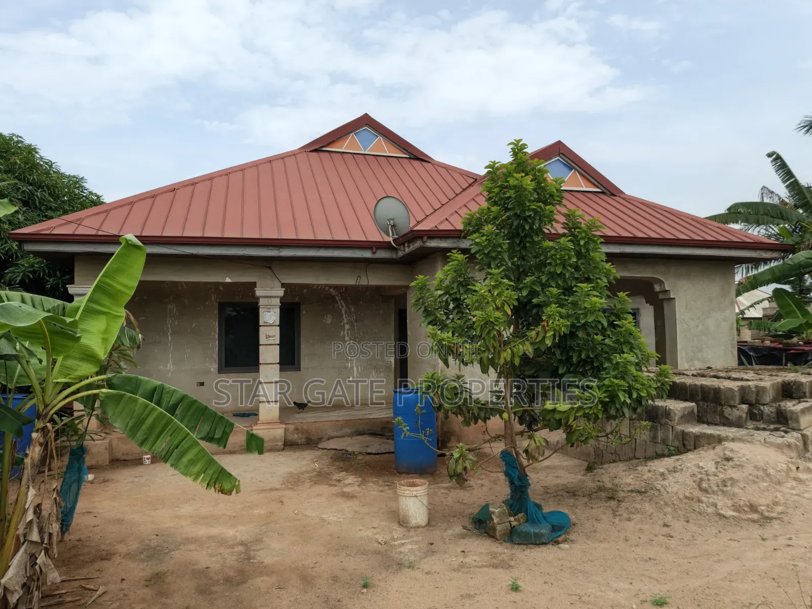 5bdrm House in Adankwaame, Kumasi Metropolitan for sale
