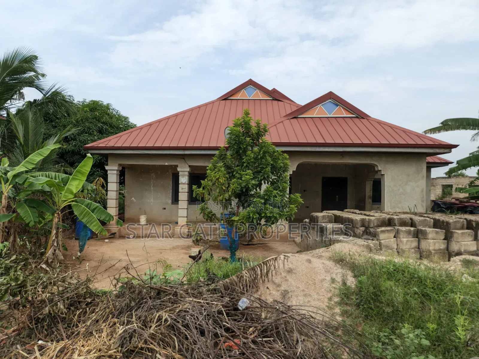 5bdrm House in Adankwaame, Kumasi Metropolitan for sale