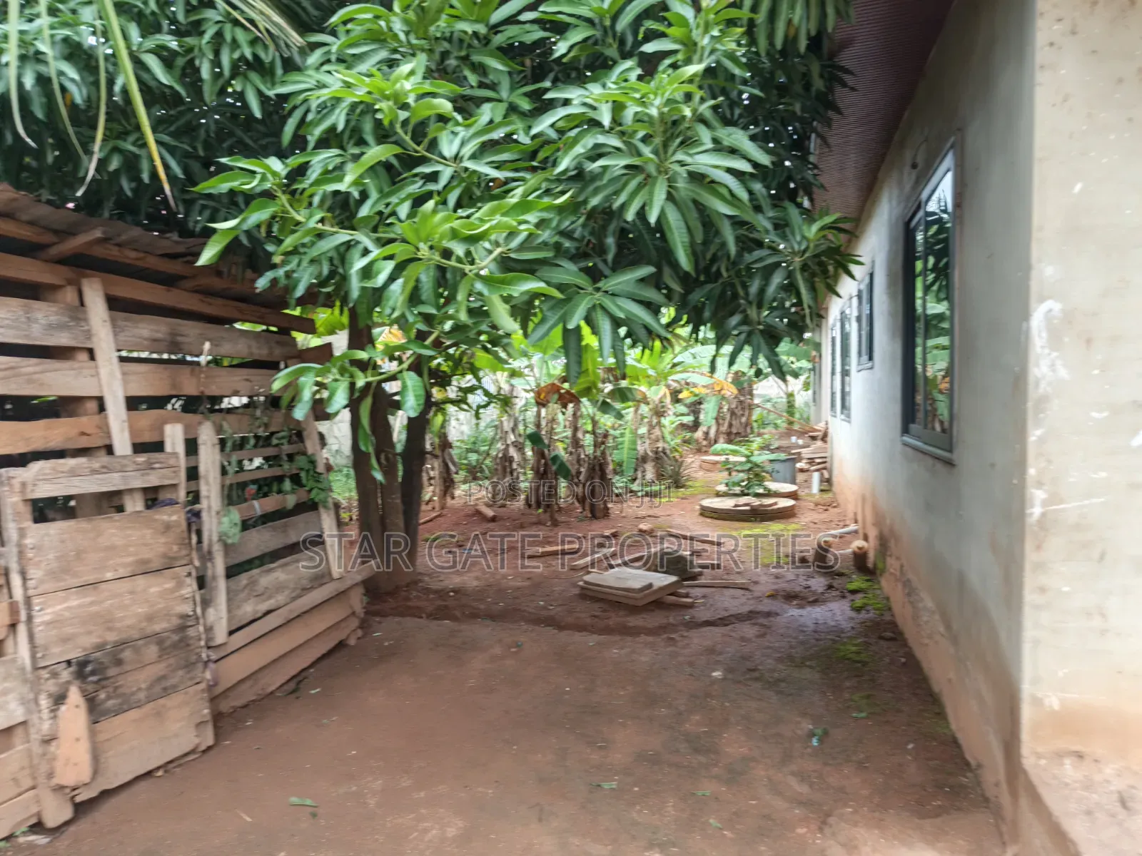 5bdrm House in Adankwaame, Kumasi Metropolitan for sale