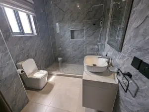 3bdrm Duplex in Airport Residential Area for rent