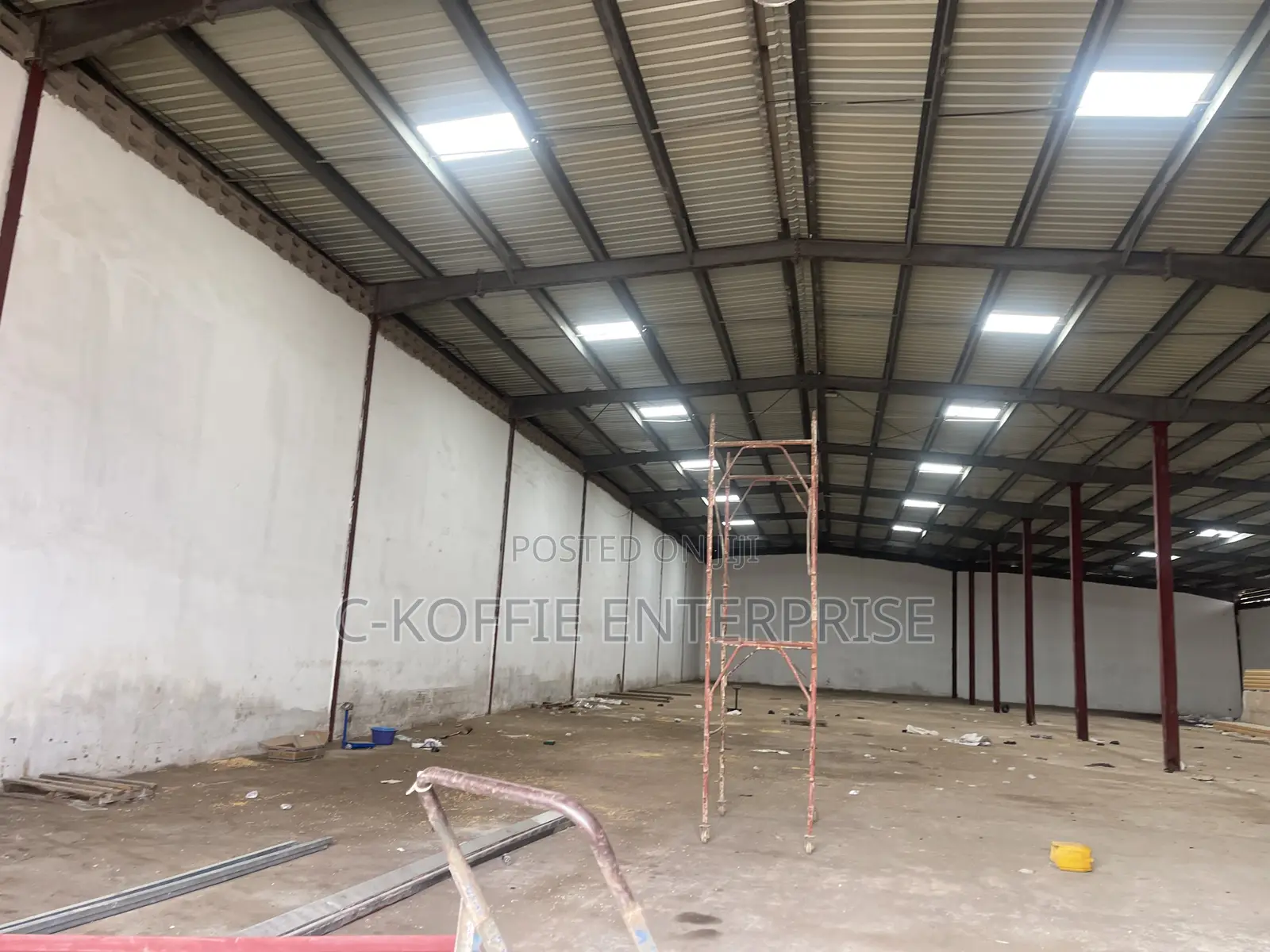 1001sqm Warehouse Plus 8bedrooms Apartments at Spintex for Rent