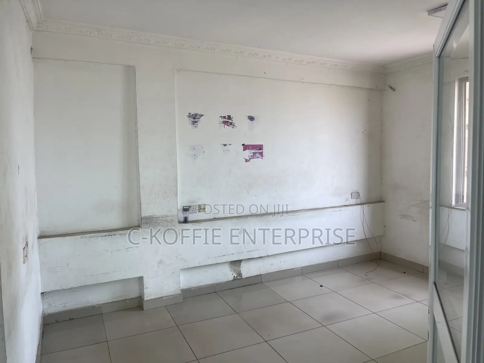 1001sqm Warehouse Plus 8bedrooms Apartments at Spintex for Rent